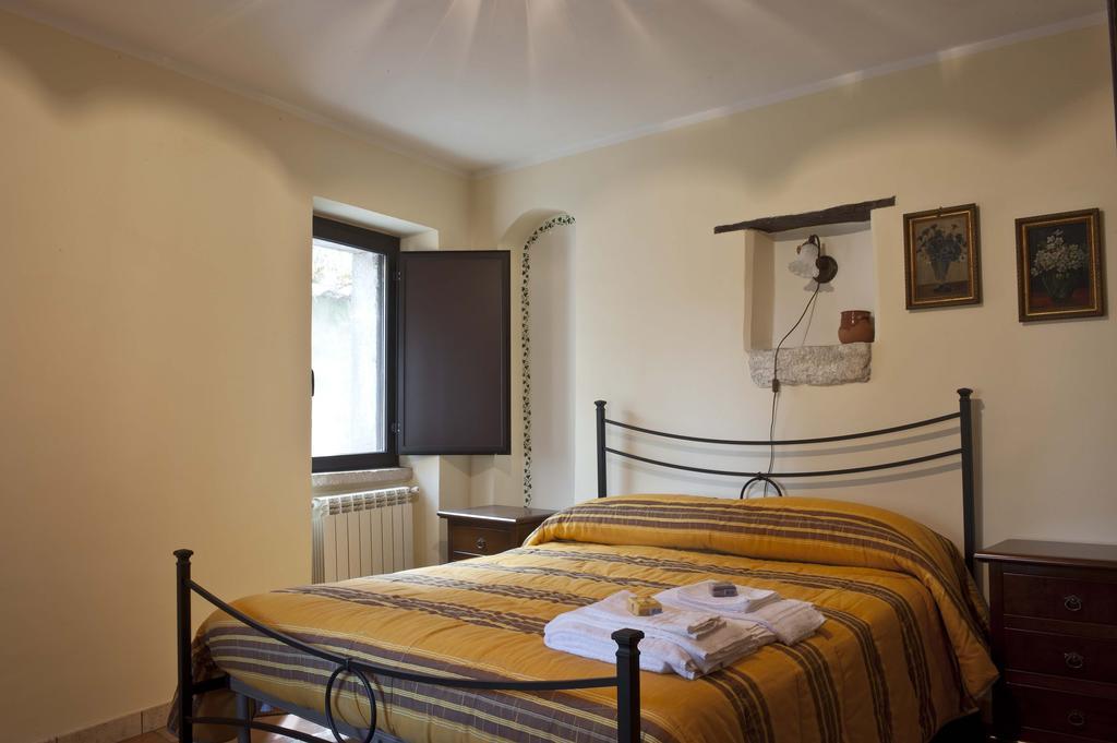 Casa Vacanze "Pietra Viva" Castelnuovo Parano Δωμάτιο φωτογραφία